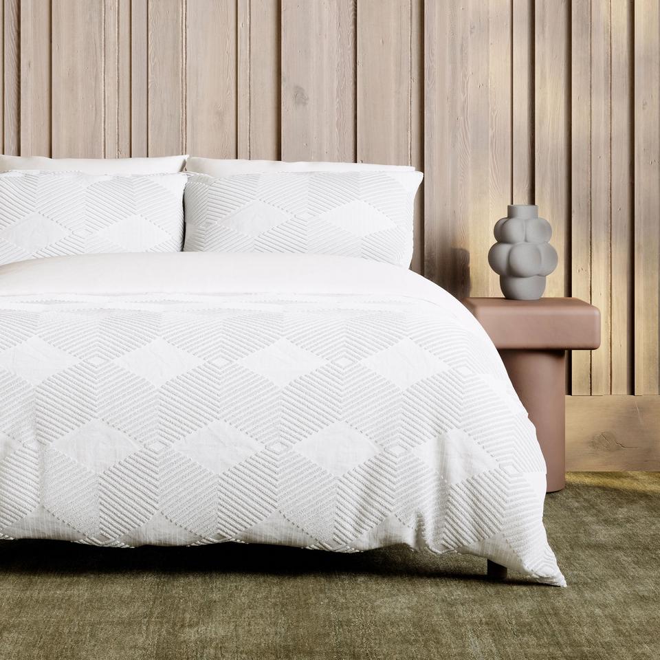 Textures Cut Geometric Quilt Cover Set in White