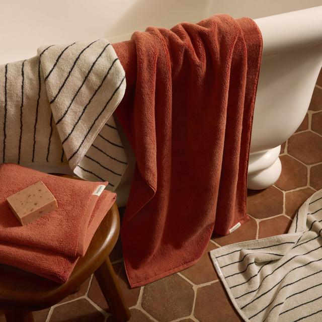 Sheridan Aven Towel Collection