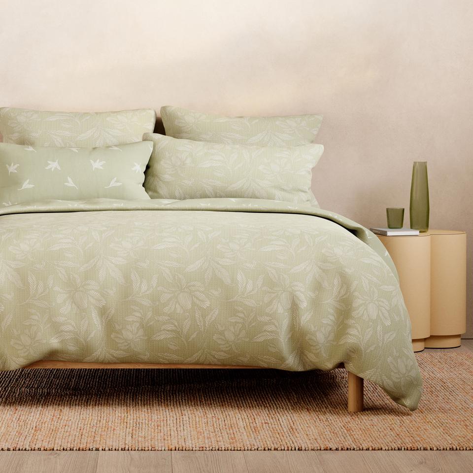 Sheridan Clemetis Quilt Cover Set in Green