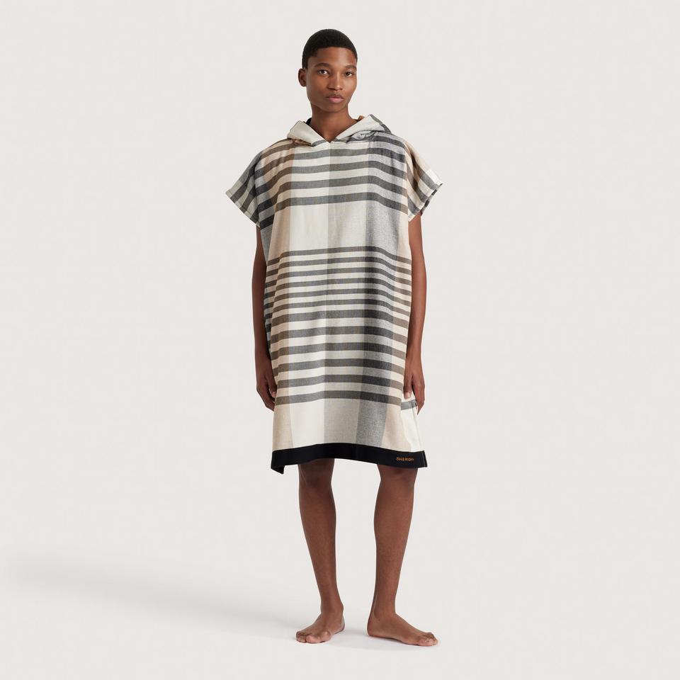 Elmore Beach Poncho in Ebony